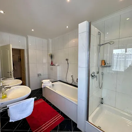 Aufwachen Mit Ausblick, Apartment In Oldenburg, 2 Balkone & Parkplatz, Naehe Zu Klinikum & Ewe Appartamento Oldenburg